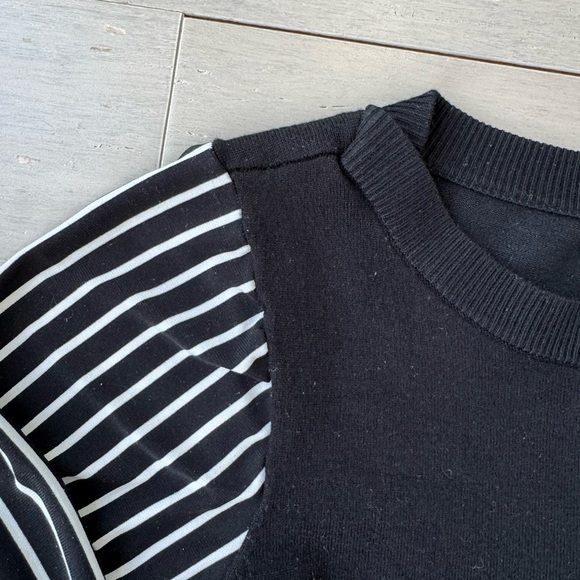 DKNY Black Sweater Long Striped Sheer Sleeves Woman’s SZ M - Picture 4 of 5